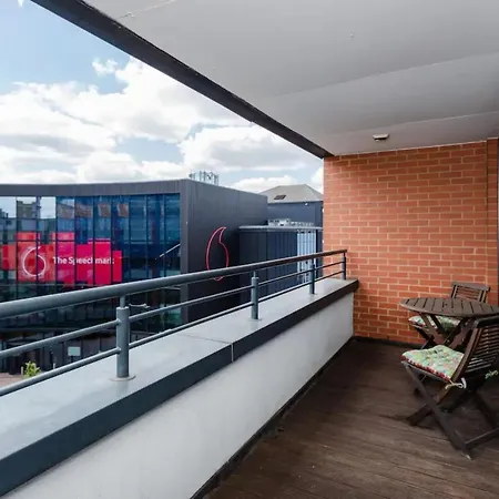 Vivid Apartment In Central Лондон Экстерьер фото