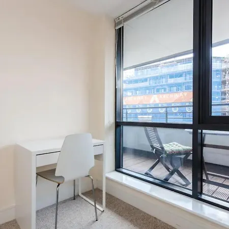 Vivid Apartment In Central Лондон Экстерьер фото