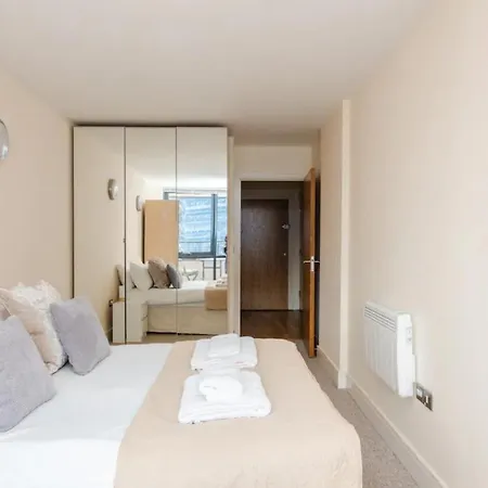Vivid Apartment In Central Лондон Экстерьер фото