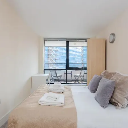 Vivid Apartment In Central Лондон Экстерьер фото